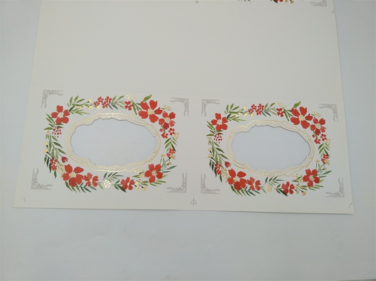 二氧（yǎng）化（huà）碳激光鏤空白色（sè）紙質請（qǐng）柬