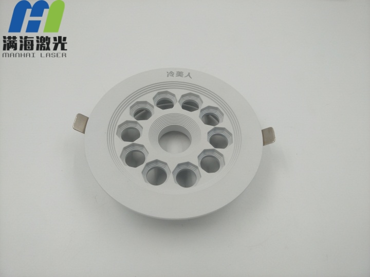 “冷美人”天花燈（dēng）外殼激光（guāng）雕刻