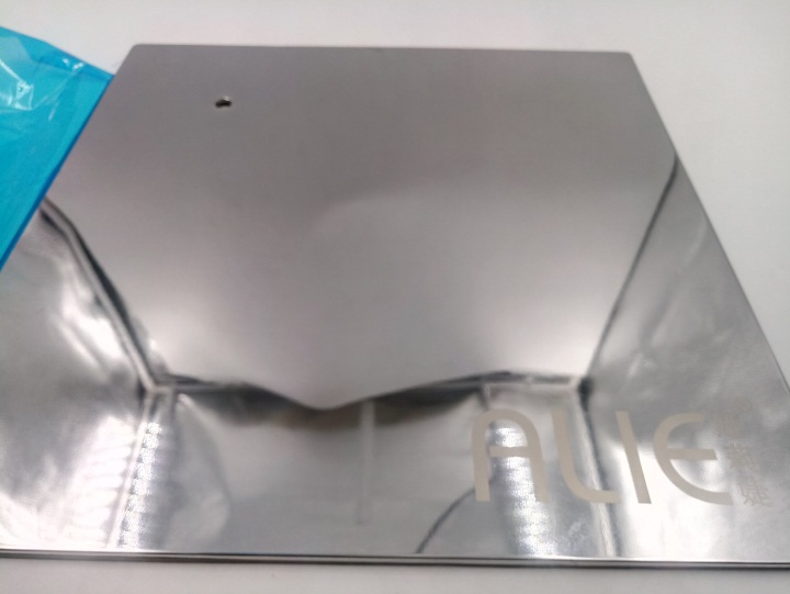 Q婭莉婕服飾（shì）不鏽鋼板（bǎn）激光鐳射