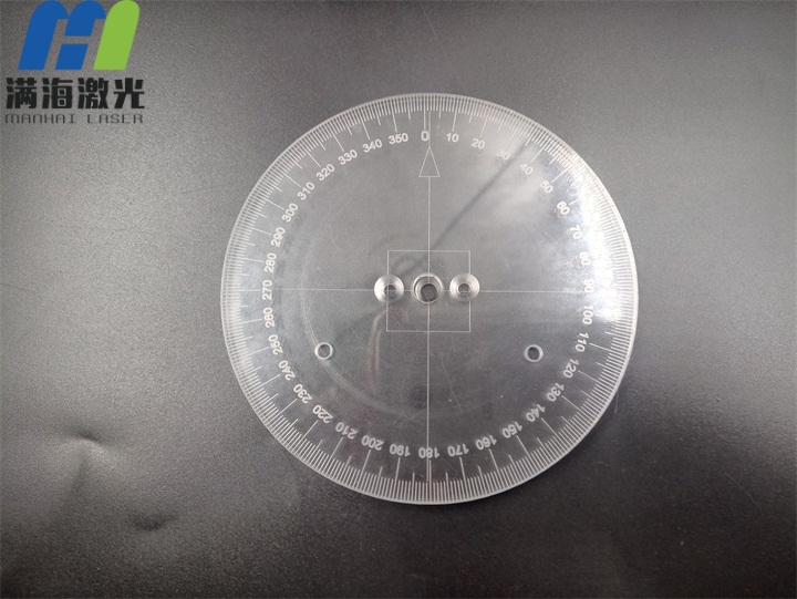 亞克力（lì）激光雕刻一般（bān）采（cǎi）用（yòng）背雕方式，也就是反麵雕刻（kè）正麵觀看（kàn），這樣使得成品更（gèng）具立體（tǐ）感，亞克力材質可以表麵和深度激光（guāng）雕刻加工，雕刻底部平整，邊緣無鋸（jù）齒，圖（tú）文清晰且（qiě）顏色呈白色，接通光源照射效（xiào）果（guǒ）更佳，激光雕刻加工高效率低損耗，雕刻底部顏色永不褪色。