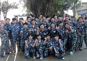 满海激光（guāng）拓展训练（liàn）斗志昂扬