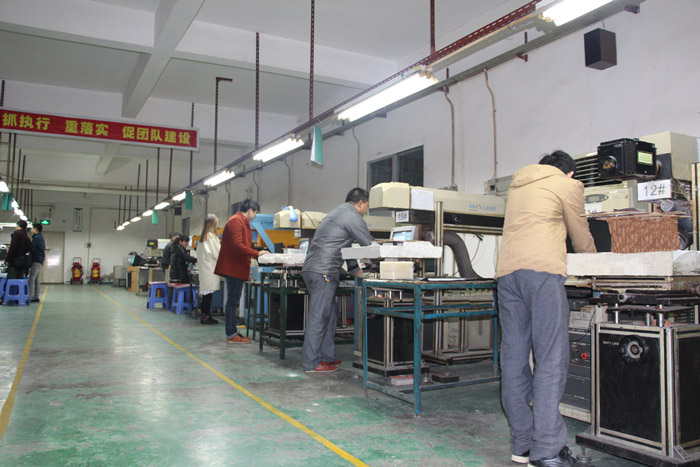 污草莓樱桃丝瓜秋葵榴莲黄瓜白狐（hǎi）激光深（shēn）圳公司一激光（guāng）刻字加工車間