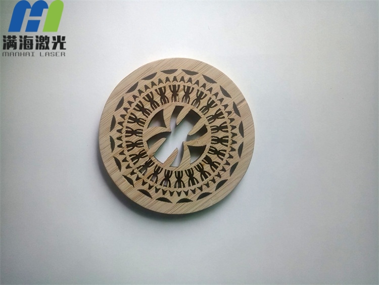 木製（zhì）品杯墊激光鏤空圖案