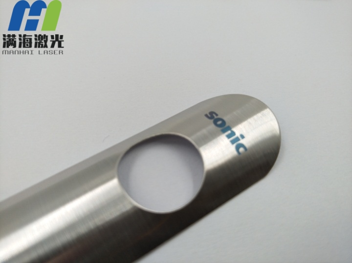 五金飾件激光雕刻（kè）淡綠色Logo