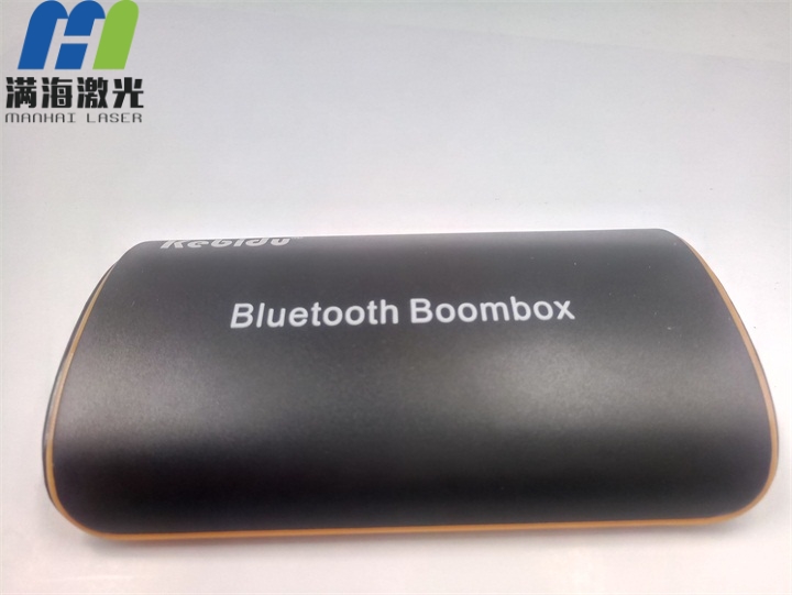 藍牙音箱塑膠殼激光打（dǎ）標加工