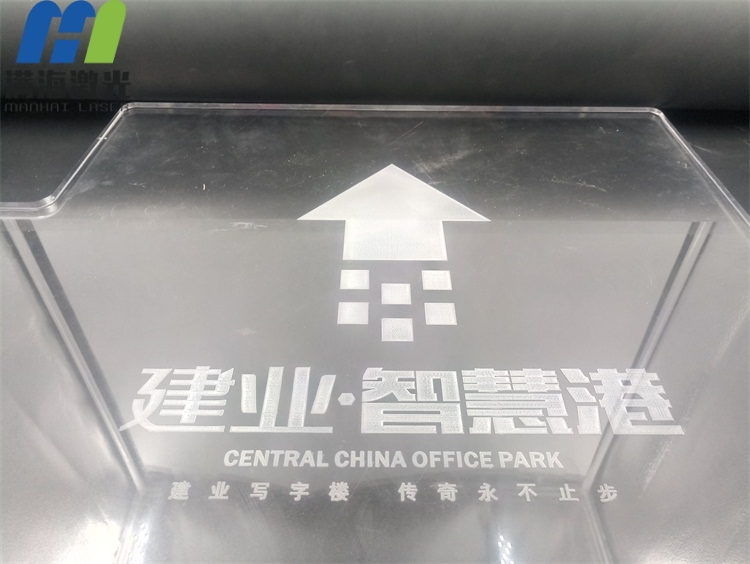 寫（xiě）字樓通道亞（yà）克力擋板激光打標（biāo）